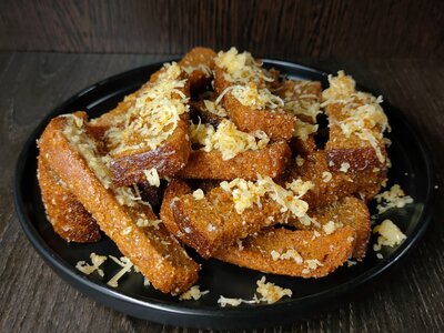 Фирменные чесночные гренки с сыром