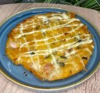 Пицца с колбасой