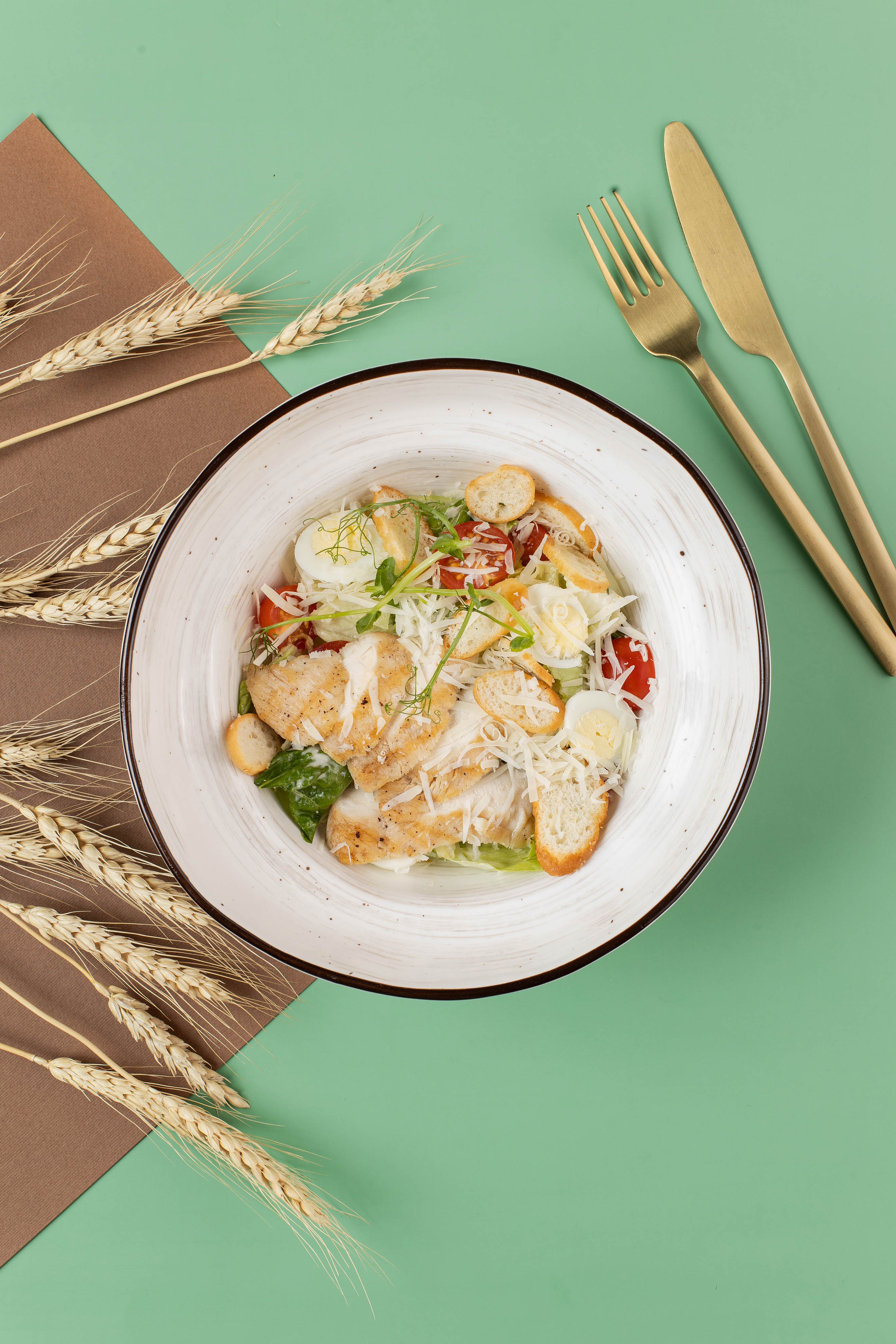 Салат Цезарь с куриной грудкой