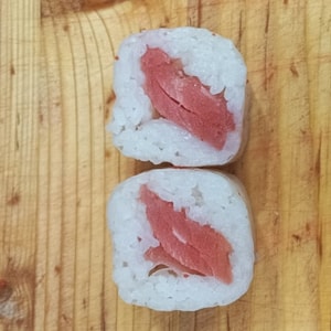 Тунец маки в рисовой бумаге 1 шт