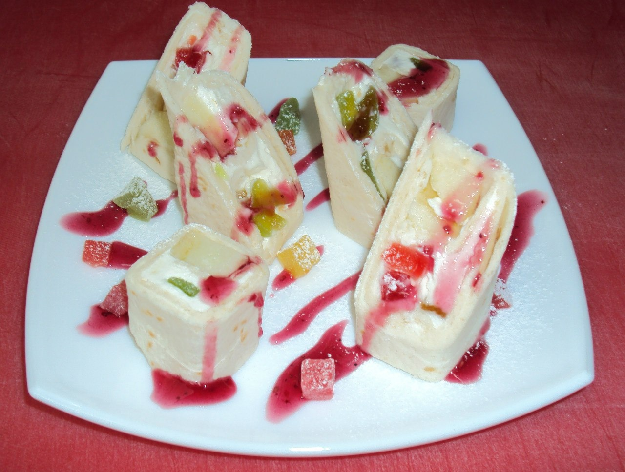 Сливочный ролл с яблоком