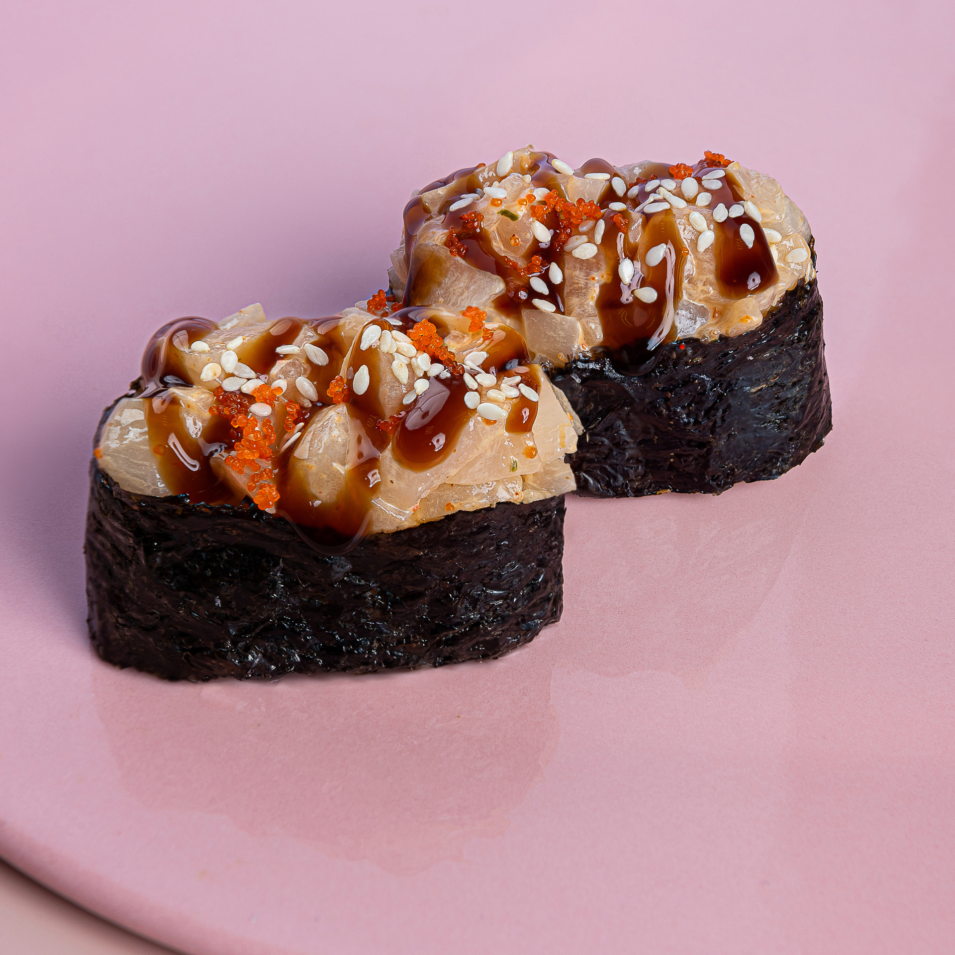 Острые суши с гребешком