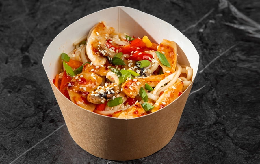 WOK с цыпленком в соусе сладкий чили