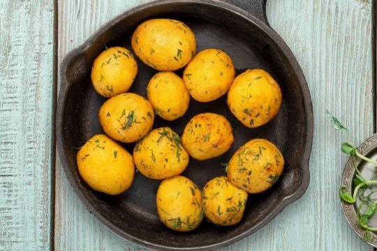 Картофель запеченный с укропом