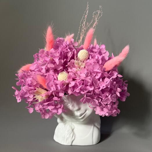 Букет из сухоцветов с гортензией в кашпо