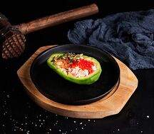 Салат с креветками и авокадо