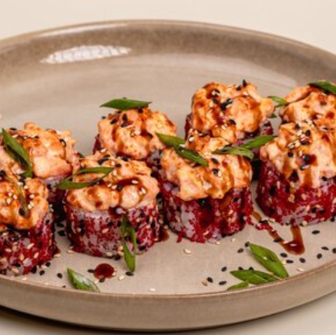 Запеченный ролл с лососем