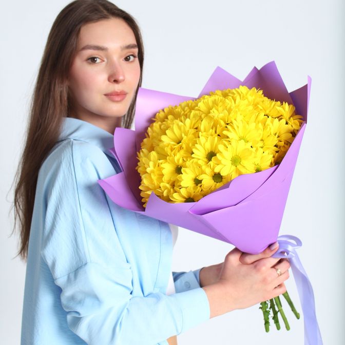 Яркий букет из желтых хризантем 5шт