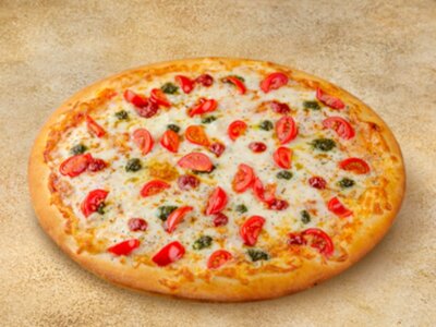 Пицца Маргарита с соусом песто большая