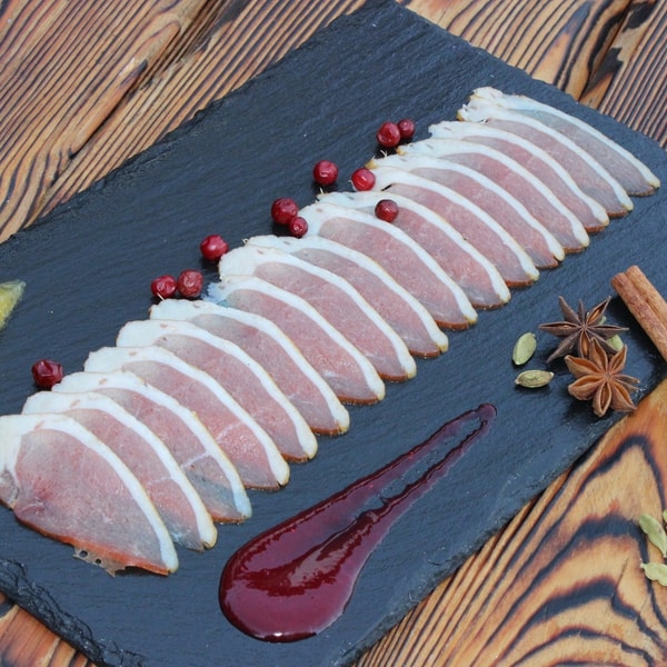 Утиная грудка сырокопченая