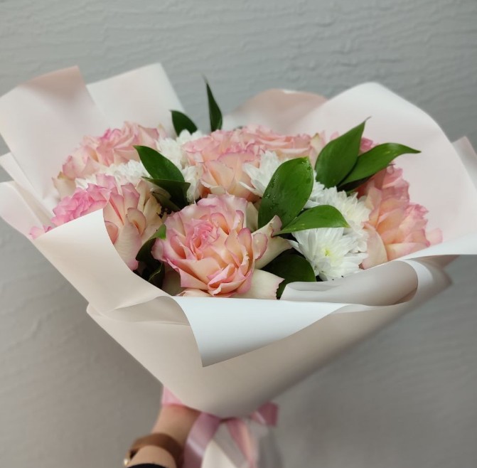 Букет французских роз с хризантемой (7)