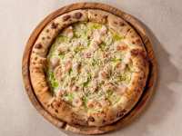 Пицца креветки, сыр и цукини