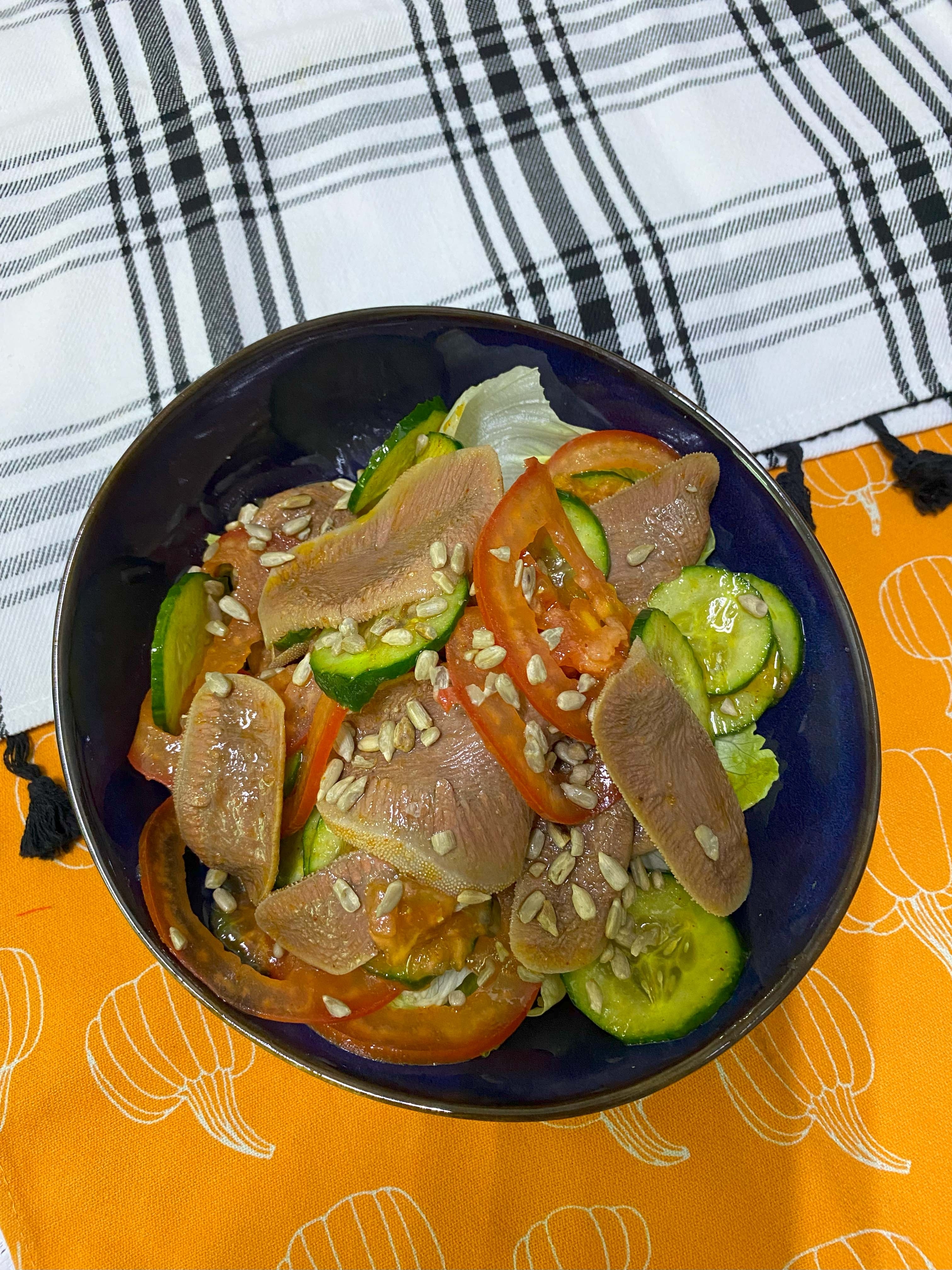 Салат с языком в азиатском соусе