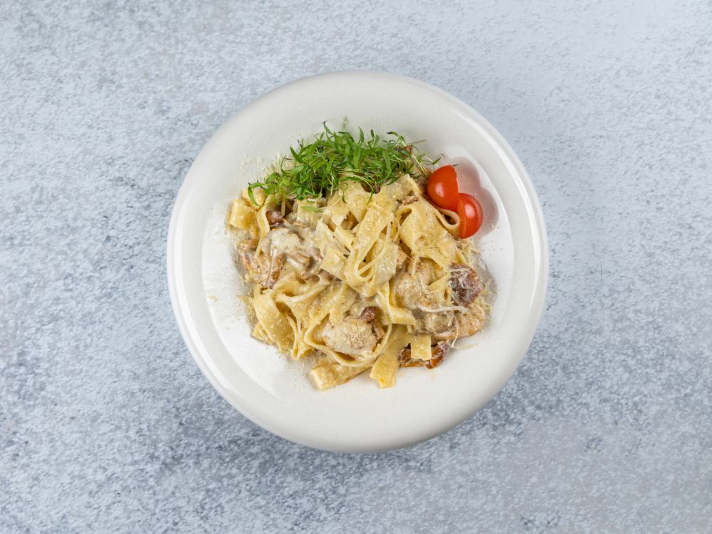 Паста с курицей и грибами