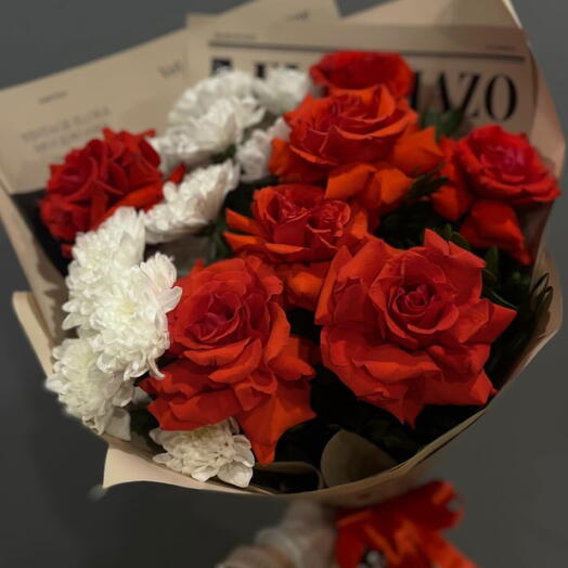 Французские розы с хризантемой