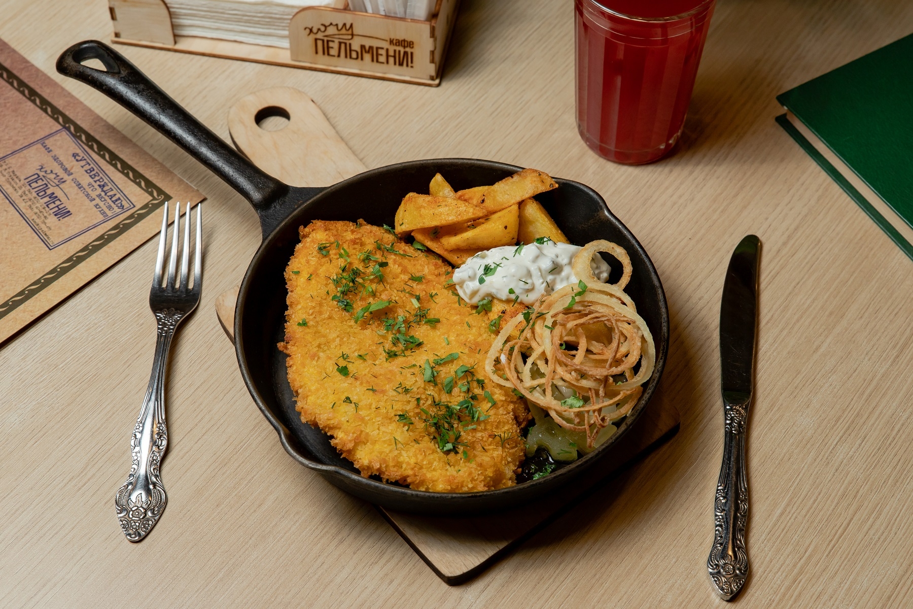 Шницель куриный с картофельными дольками