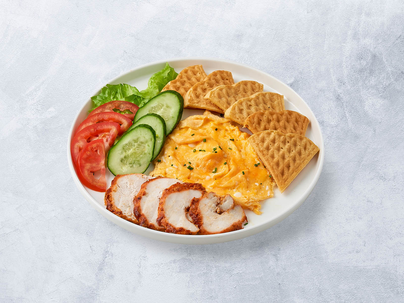 Скрембл с куриным филе.