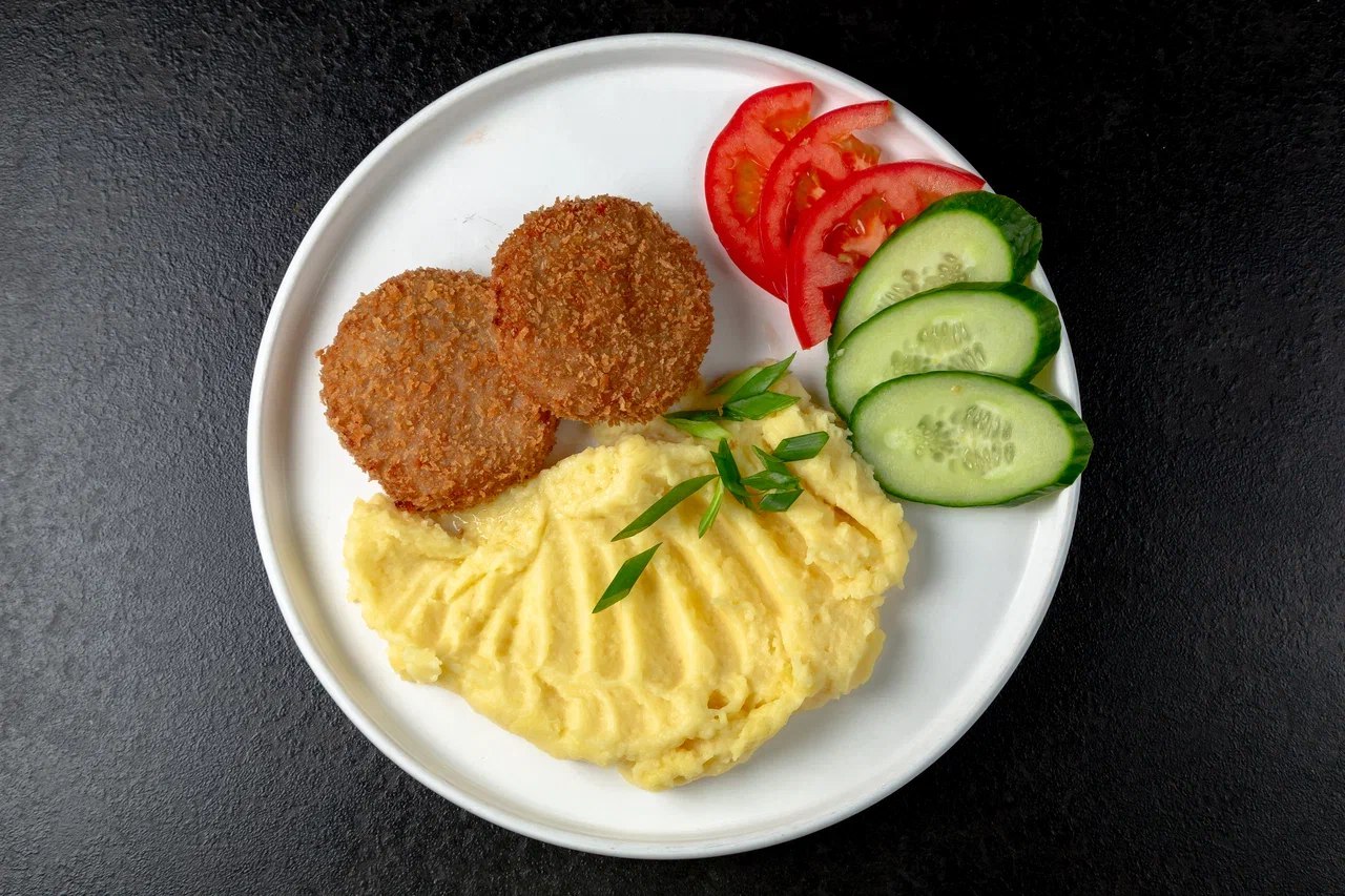 Свиные котлеты с картофельным пюре