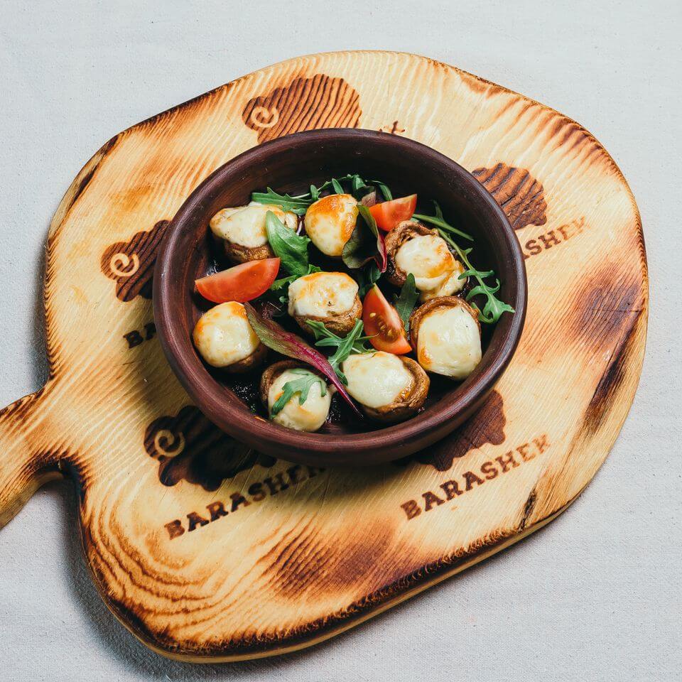 Шампиньоны, запеченные с сыром
