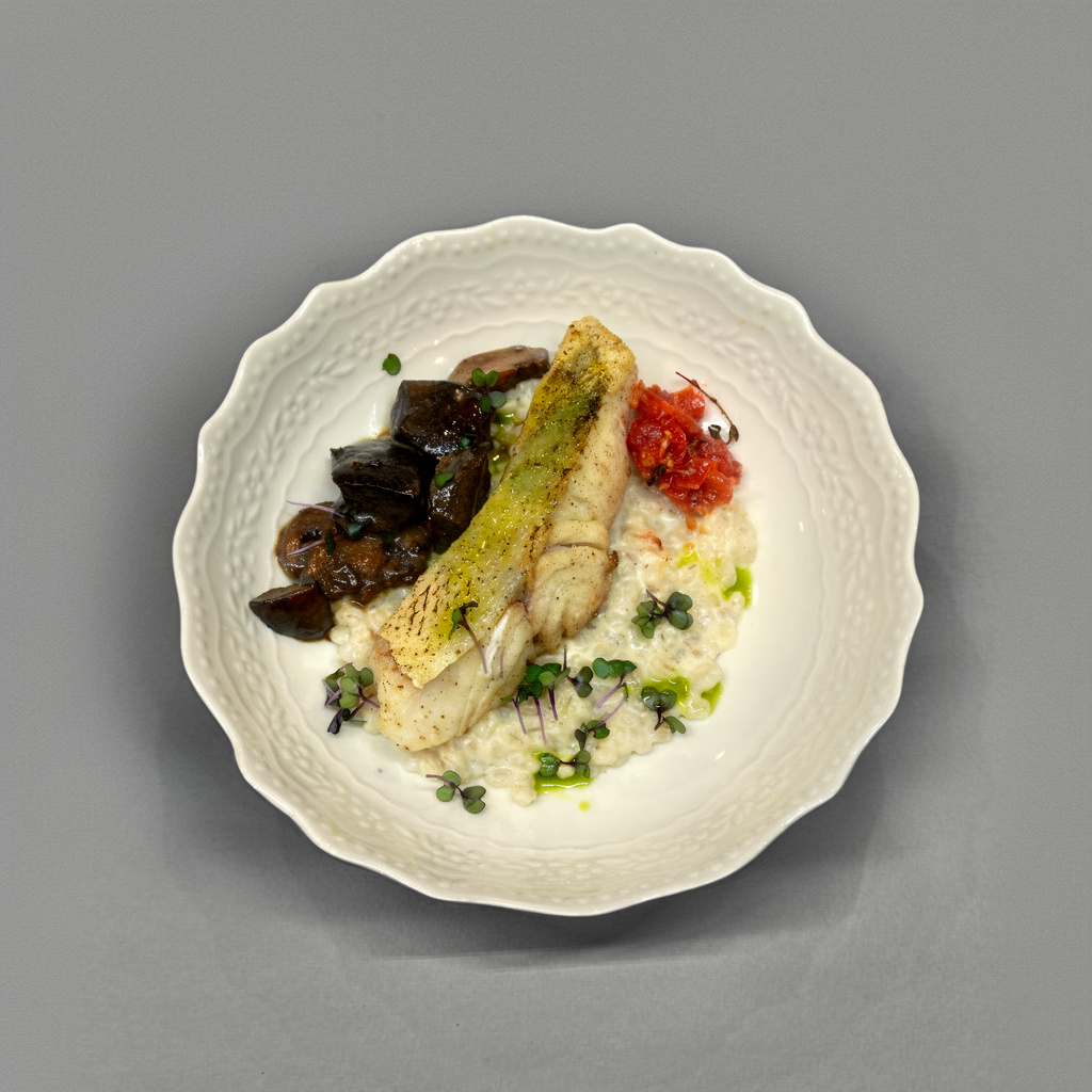 Белозерский судак с голландской крупой и лесными грибами