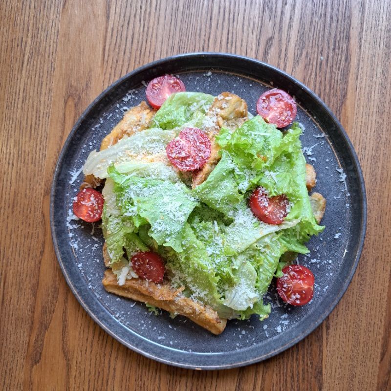 Теплый салат из баклажан пармеджано