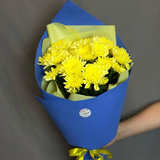 Букет с 3 желтыми кустовыми хризантемами