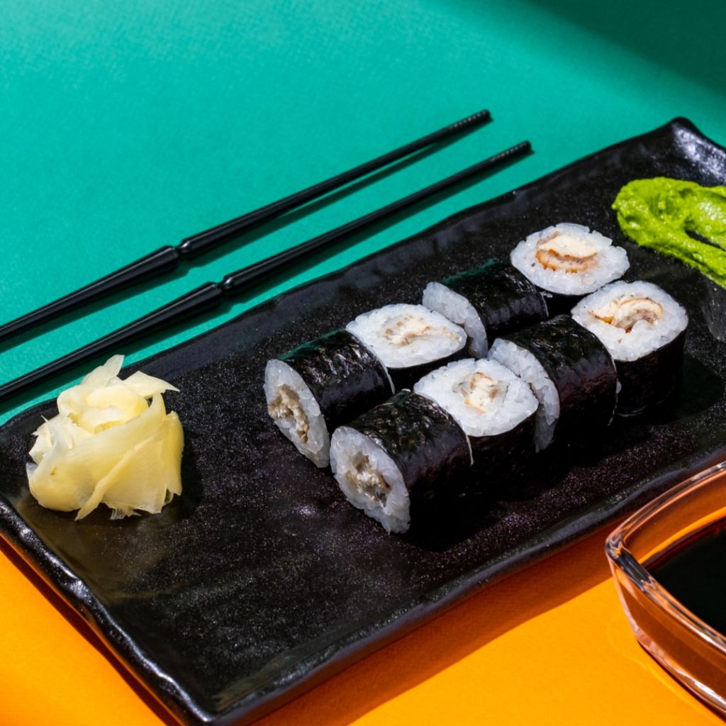 Маки с угрём