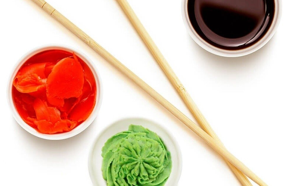 Набор имбирь, васаби, соевый соус, палочки