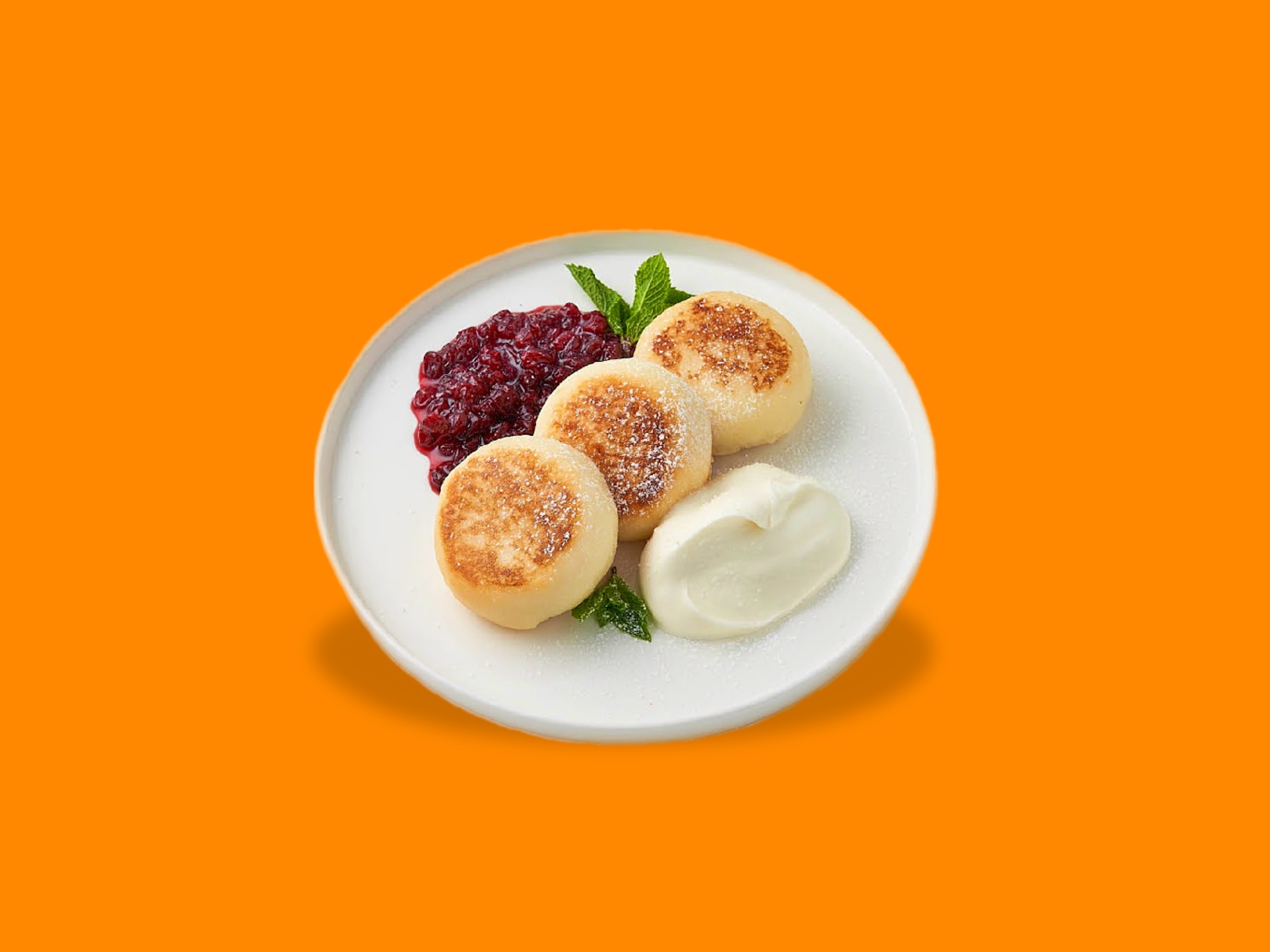 Сырники с брусничным соусом
