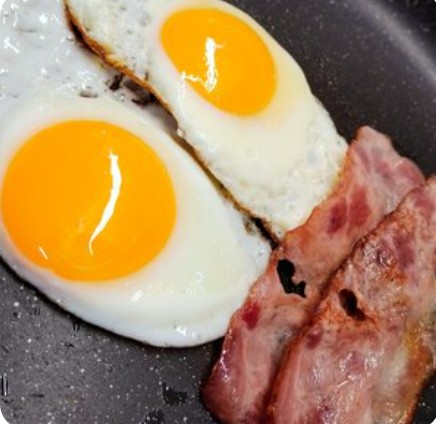Глазунья с беконом
