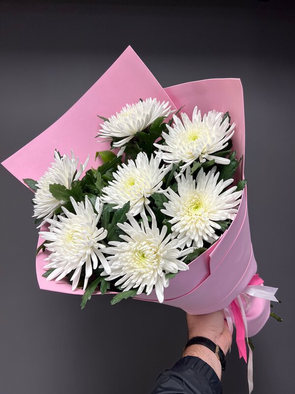 Букет из 7 одноголовых хризантем в фоамиране