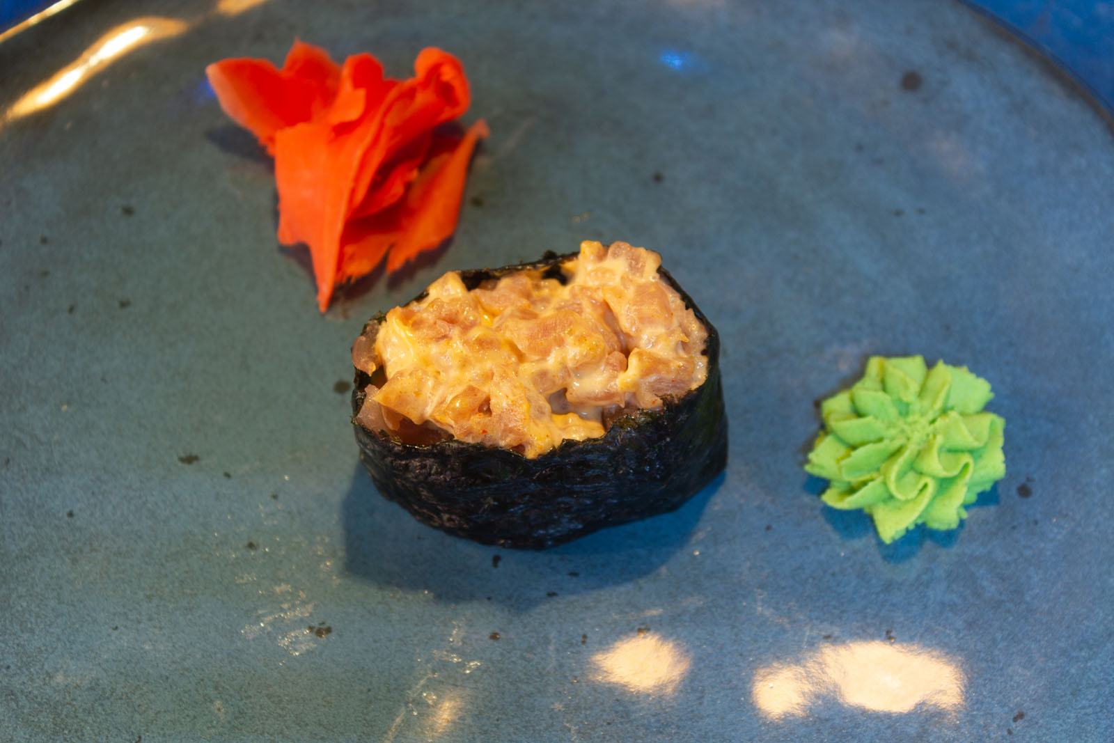 Гункан спайси с лососем