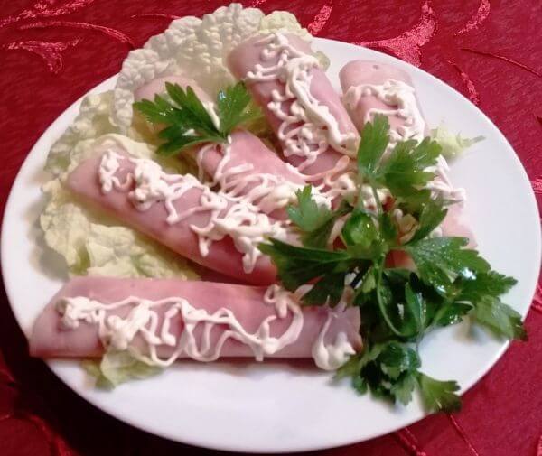 Ветчинные рулетики