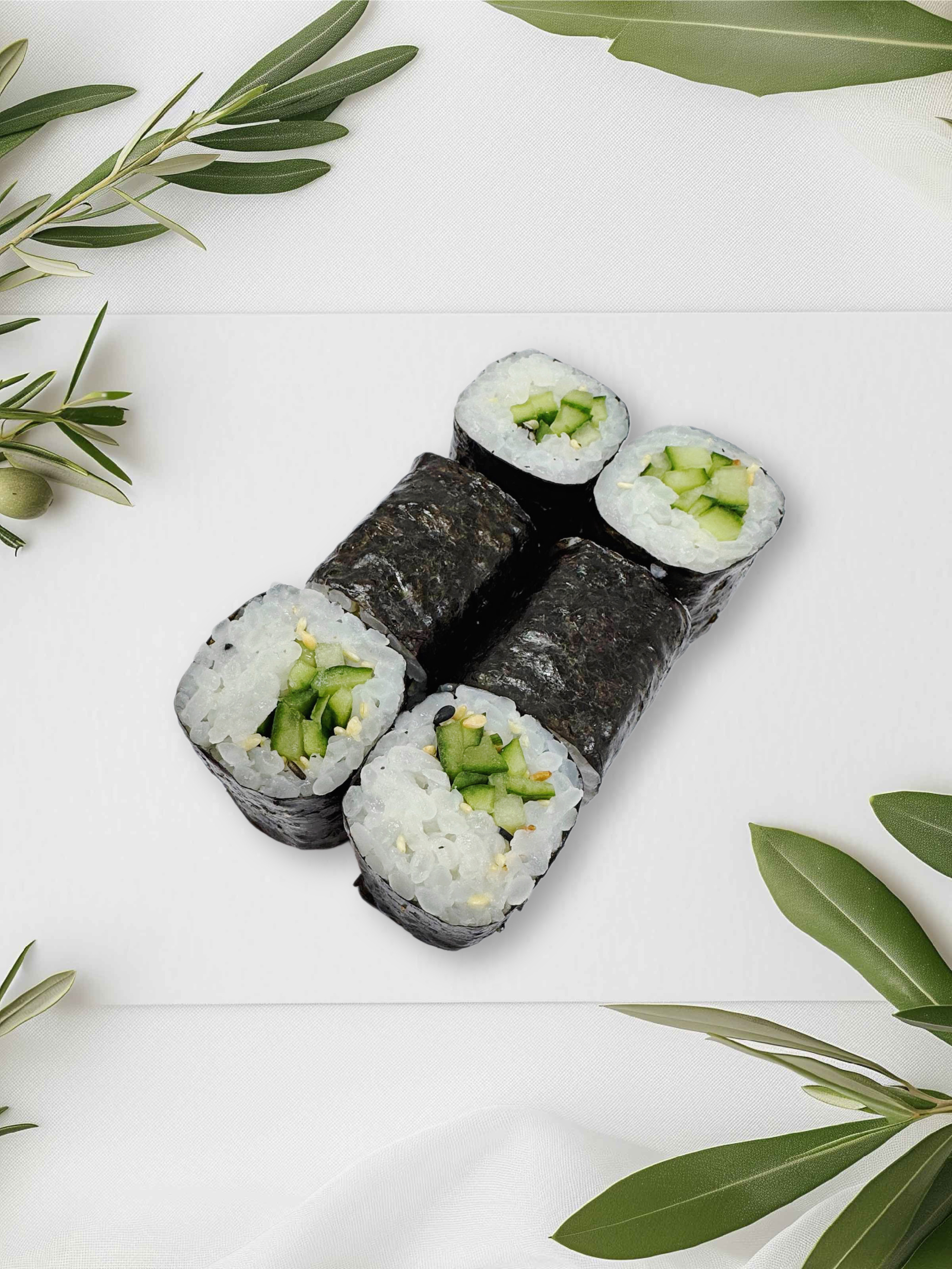 Хосомаки с огурцом и кунжутом 