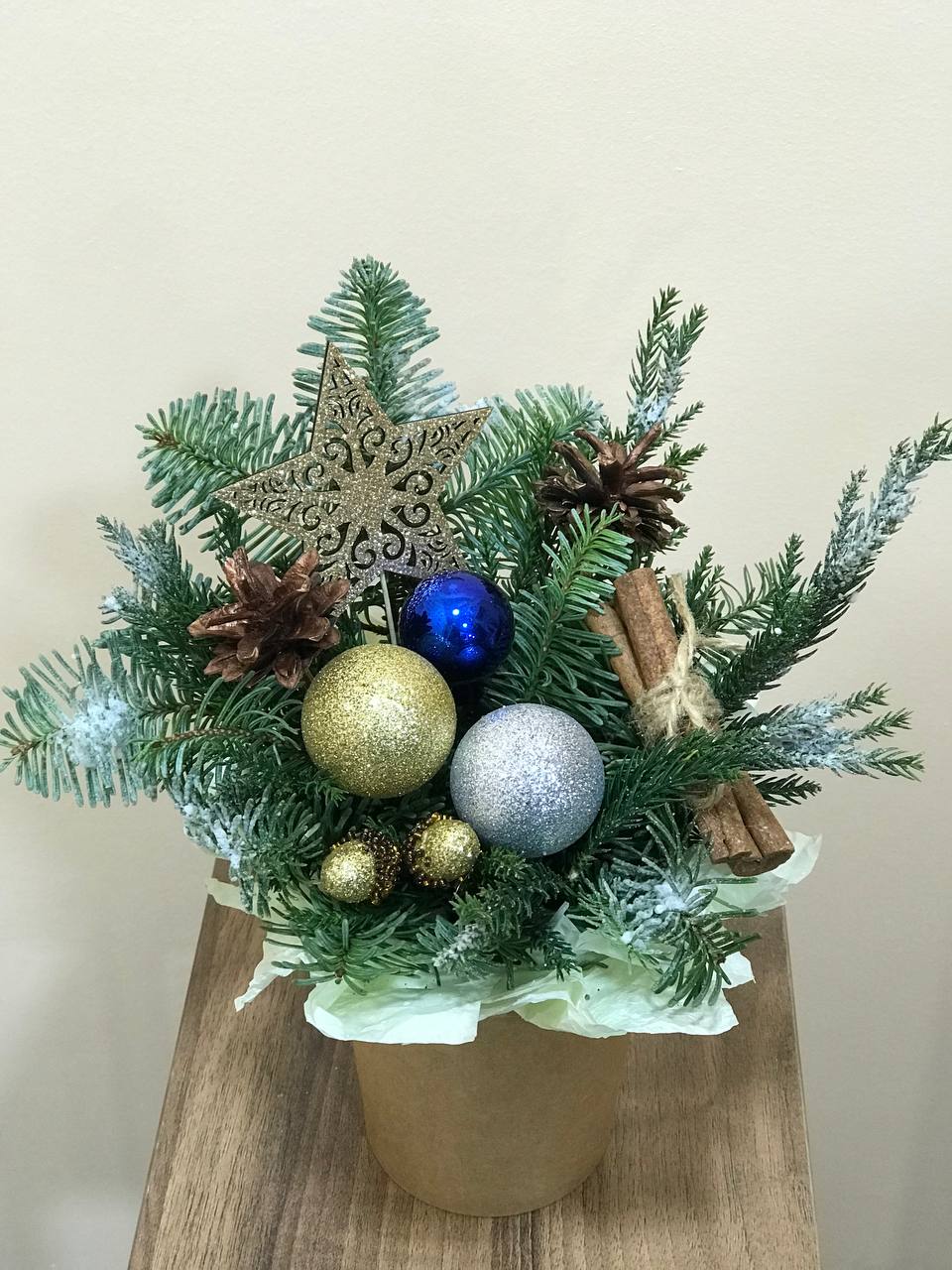 Композиция новогодняя в стакане 