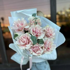 Монобукет французских роз с эвкалиптом