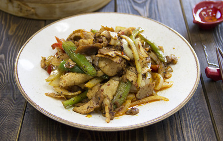 Свинина с овощами и зирой