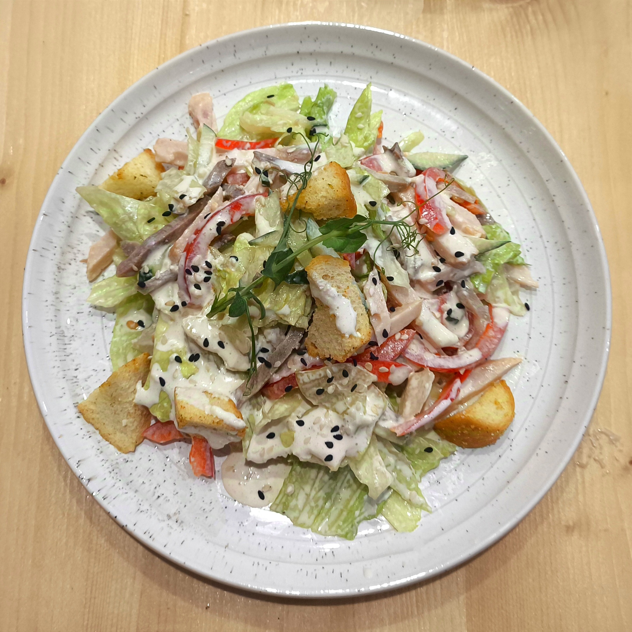 Салат с языком и сливочным соусом