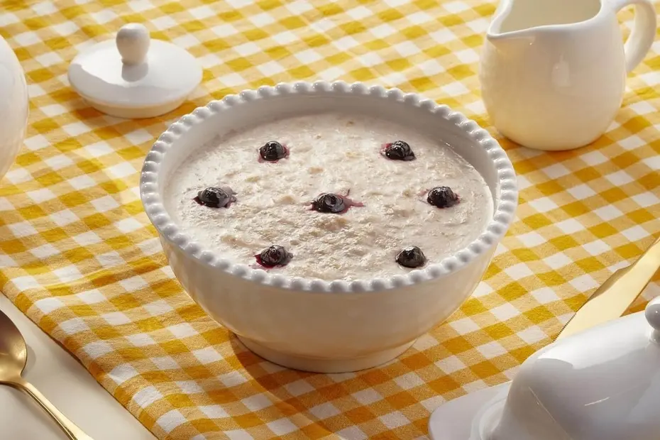 Овсяная каша с черникой на кокос. молоке