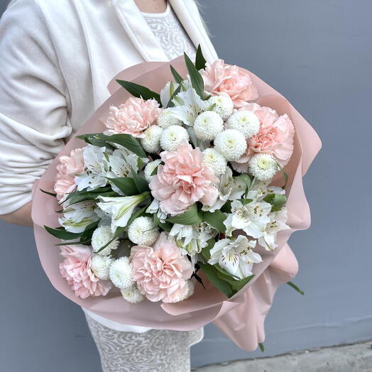 Букет сборный с диантусами и альстромерией 