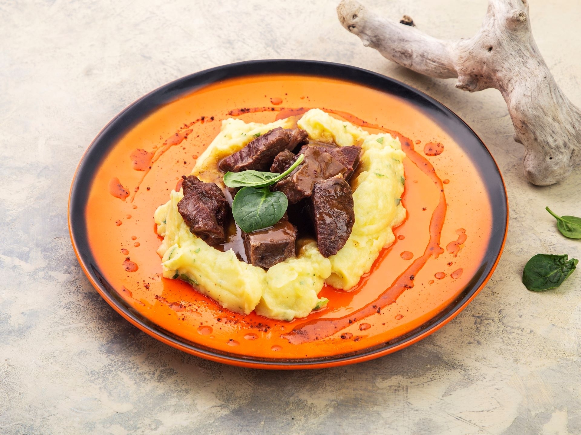 Говяжьи щечки с картофельным пюре