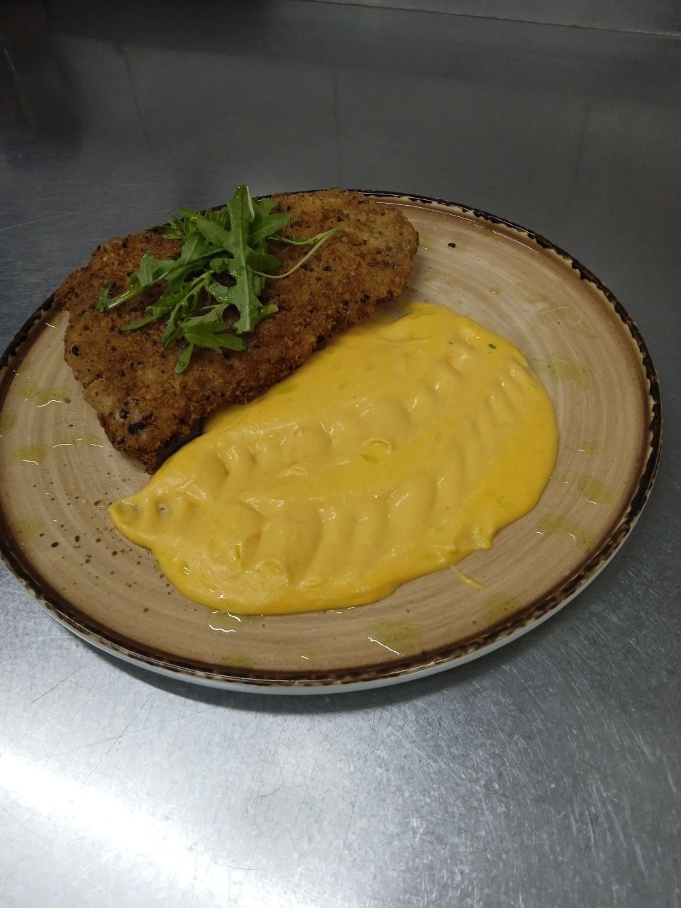 Индейка в луковой корочке Котани с морковным пюре 300 гр