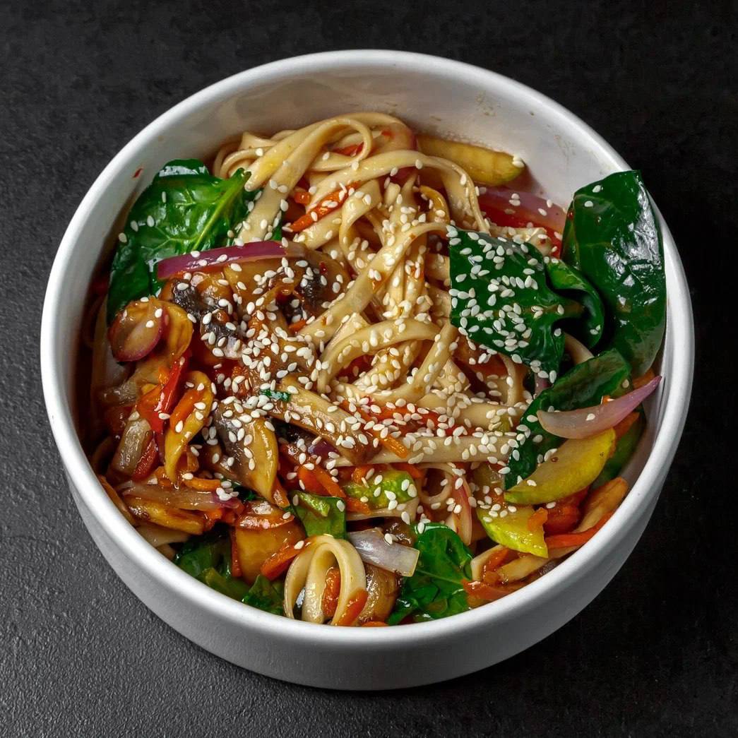 WOK овощной с грибами и лапшой удон