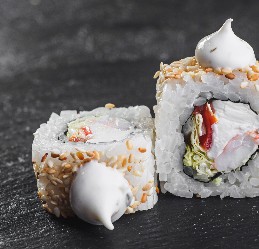 Цезарь в кунжуте с креветкой