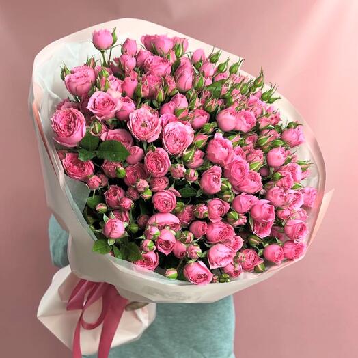 Кустовые розы пышный букет