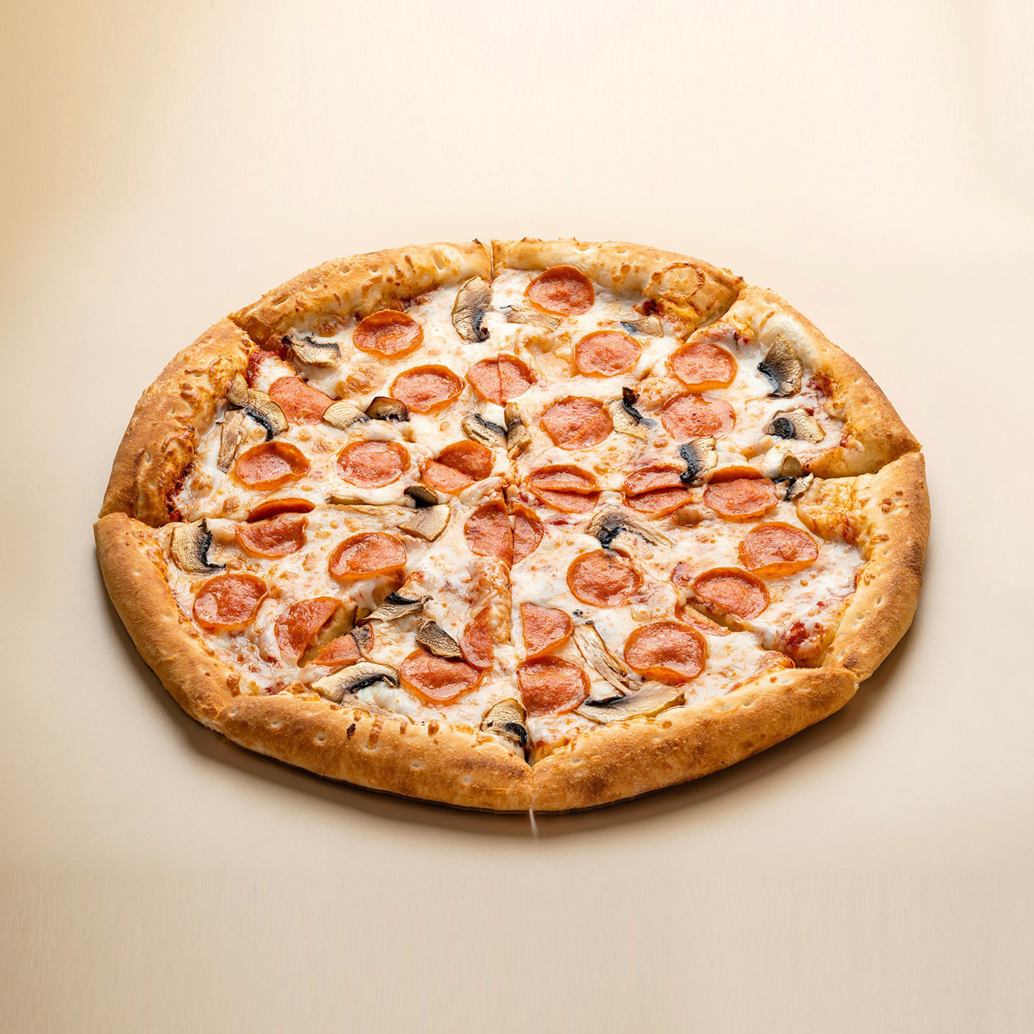 Пицца пепперони с грибами