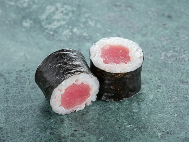 Маки ролл с тунцом