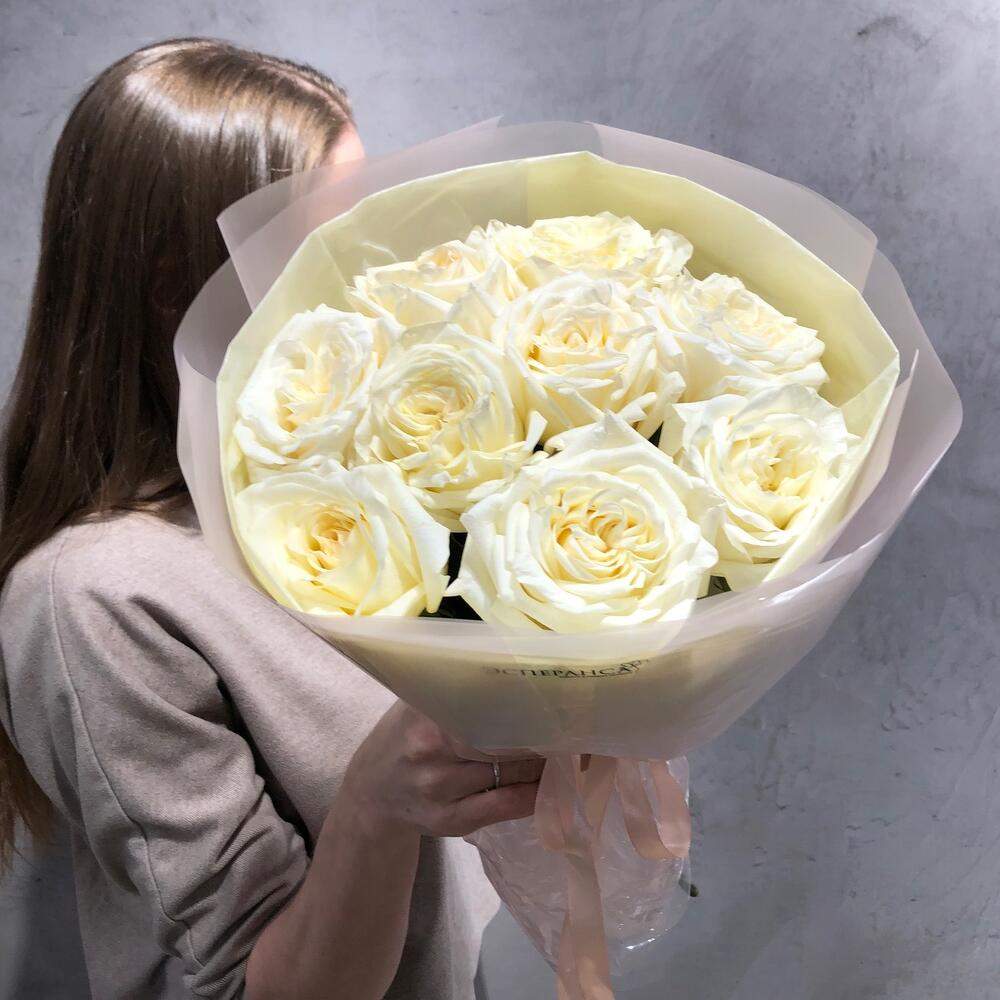 9 ароматных пионовидных роз Канделайт