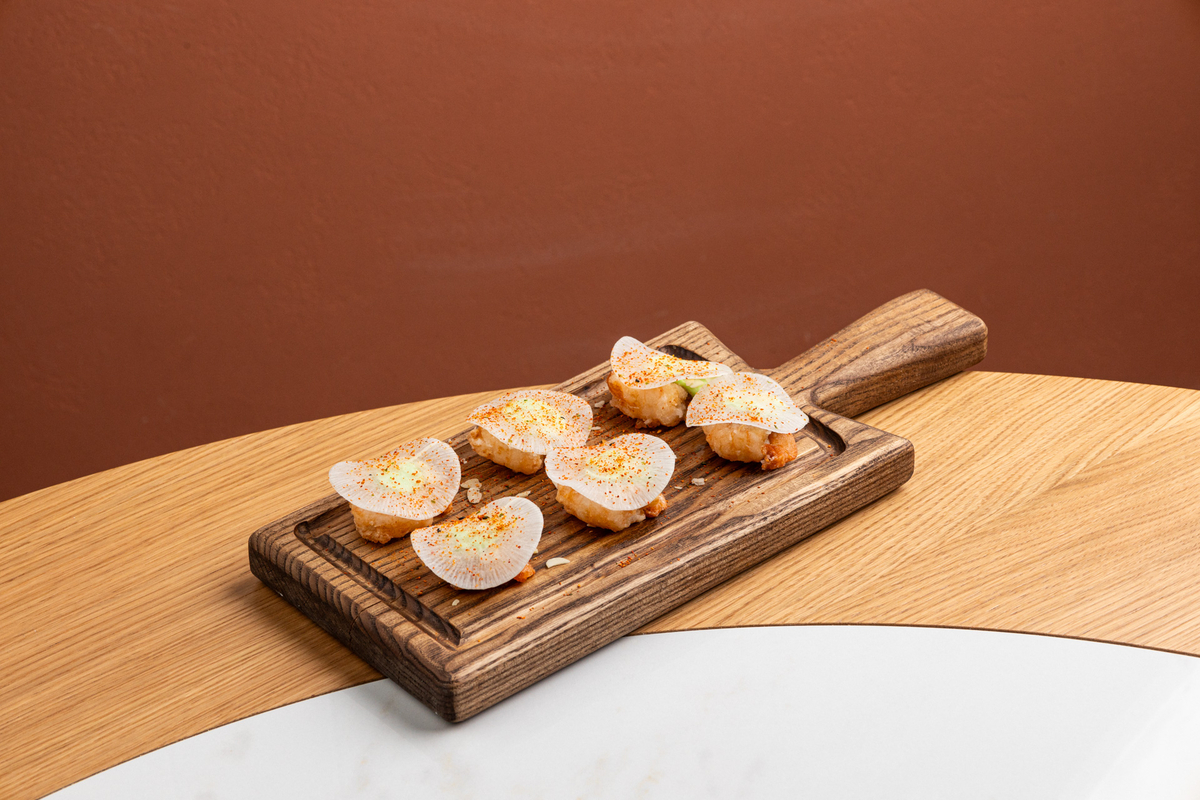 Креветки темпура, васаби, дайкон