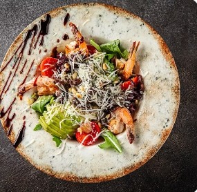 Рукола с креветками и авокадо 